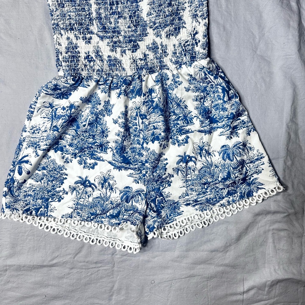 SHEIN Blue and White Kids Printed Romper - Picture 4 of 9